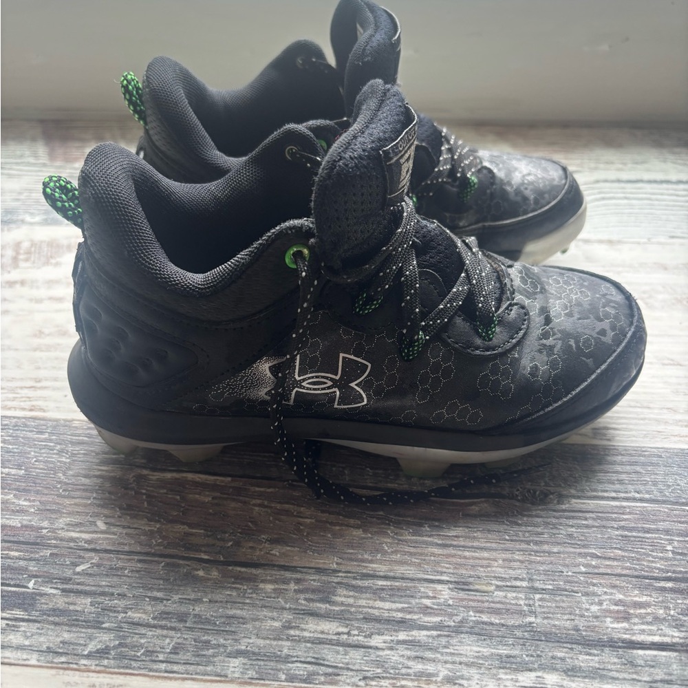 Under Armour Black and Green Sneakers with High-Top Design